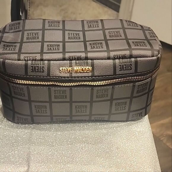 Steve Madden Logo Weekender Cosmetic Case- | Mercari Steve Madden Logo Weekender Cosmetic Case- Black/Black